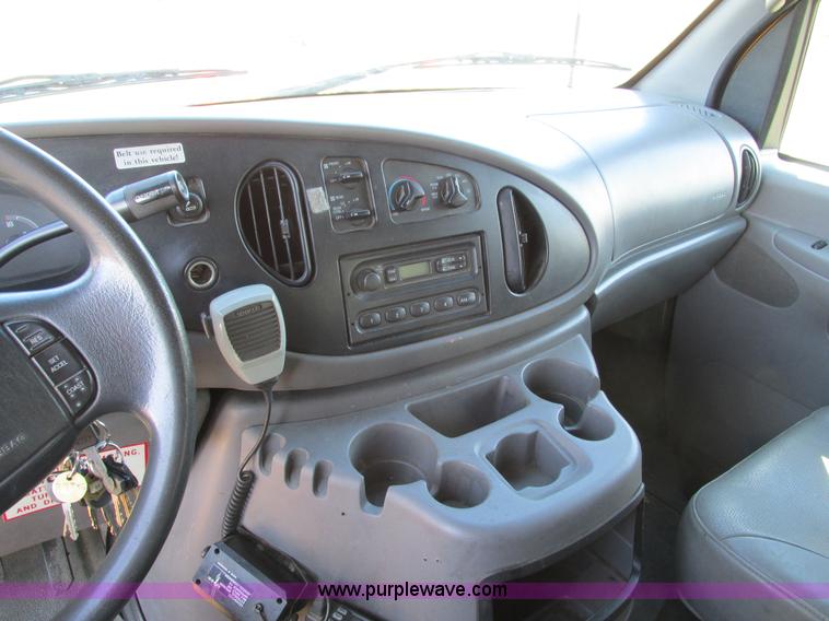 image for item F4175 2002 Ford Econoline E350 van