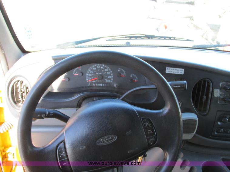 image for item F4175 2002 Ford Econoline E350 van