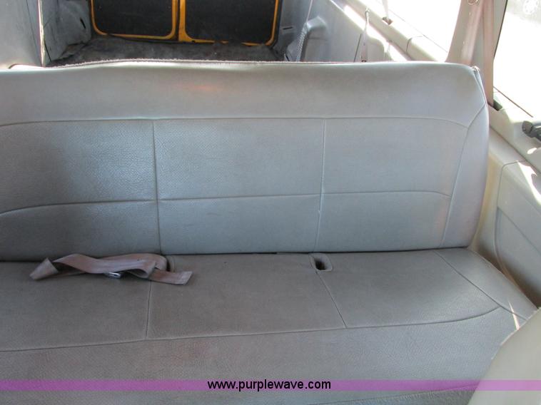 image for item F4175 2002 Ford Econoline E350 van