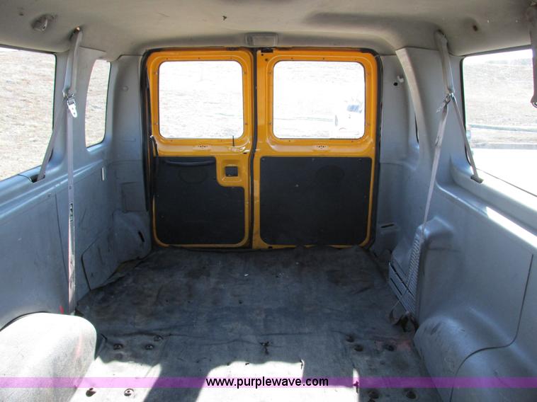 image for item F4175 2002 Ford Econoline E350 van