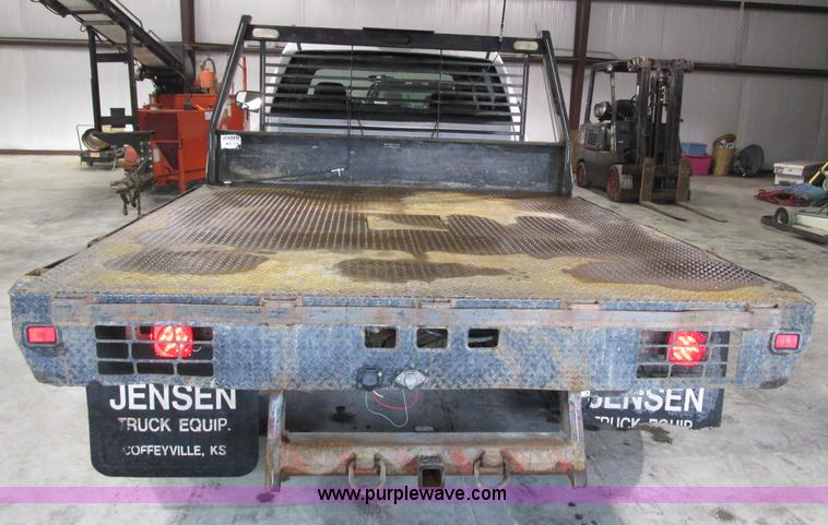 image for item F4179 2004 Chevrolet Silverado 3500 Crew Cab flatbed pickup truck