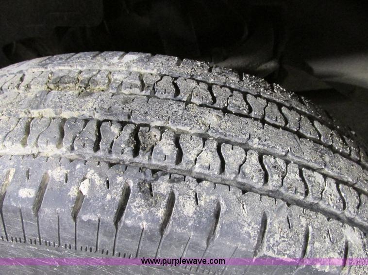 image for item F4179 2004 Chevrolet Silverado 3500 Crew Cab flatbed pickup truck