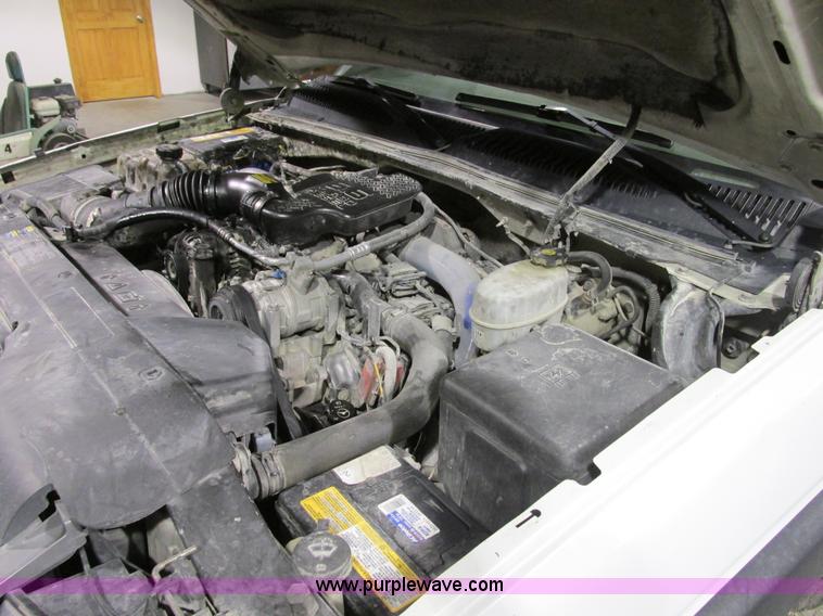 image for item F4179 2004 Chevrolet Silverado 3500 Crew Cab flatbed pickup truck