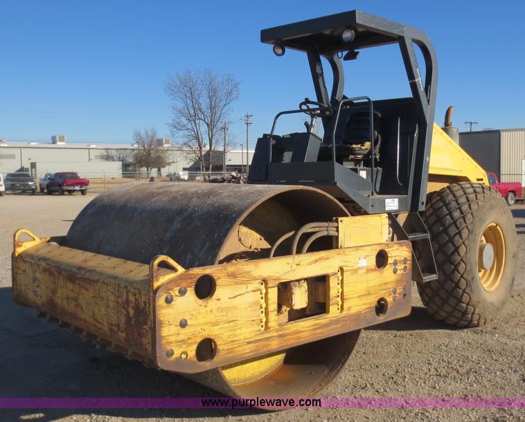 image for item F6561 2004 Bomag BW211D-3 vibratory smooth drum roller