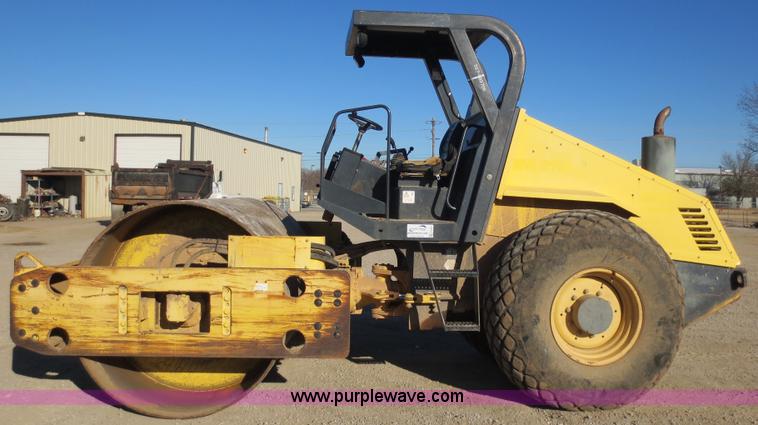 image for item F6561 2004 Bomag BW211D-3 vibratory smooth drum roller