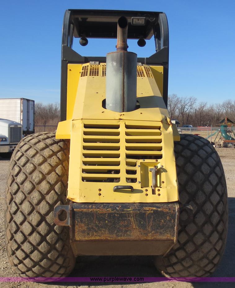 image for item F6561 2004 Bomag BW211D-3 vibratory smooth drum roller