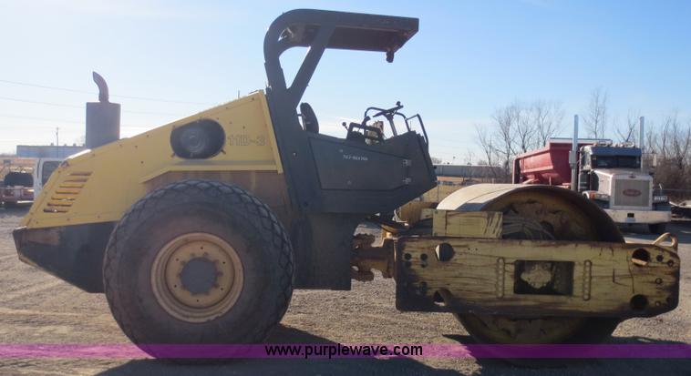 image for item F6561 2004 Bomag BW211D-3 vibratory smooth drum roller