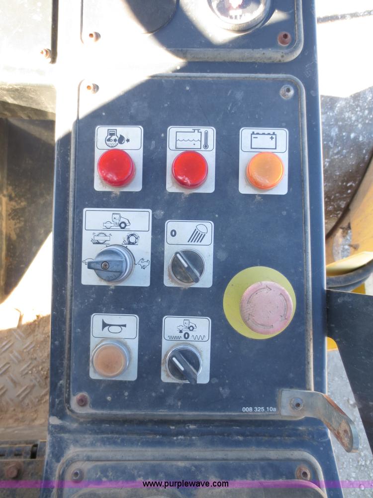 image for item F6561 2004 Bomag BW211D-3 vibratory smooth drum roller