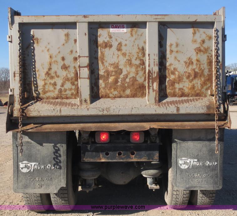 image for item F6563 1982 Ford LTL9000 dump truck