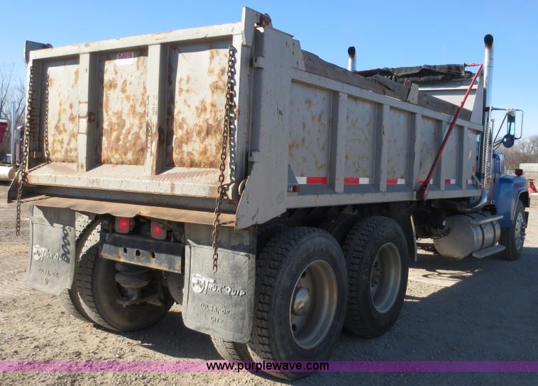image for item F6563 1982 Ford LTL9000 dump truck