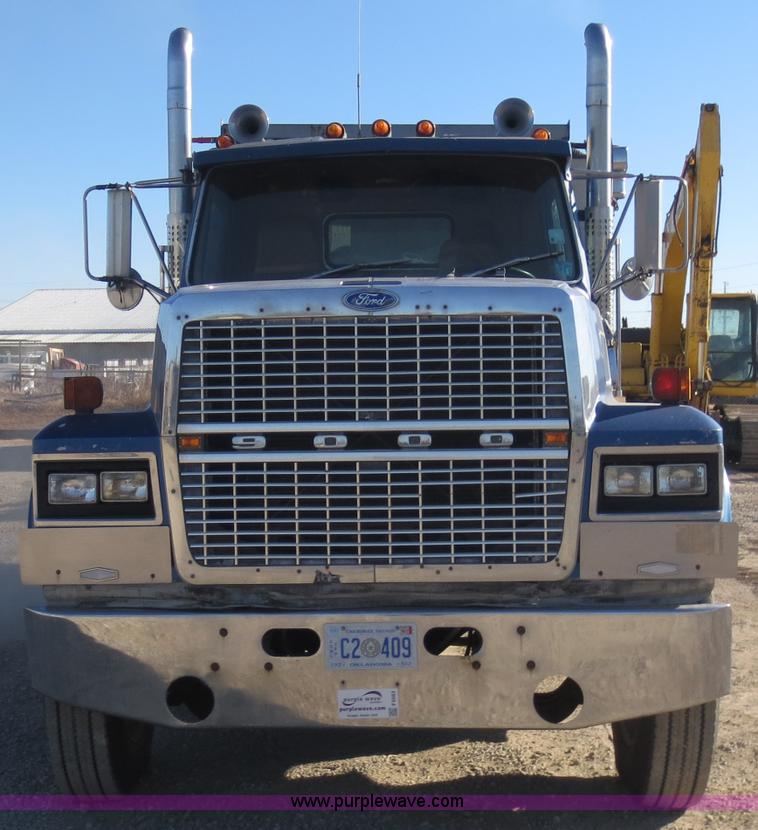 image for item F6563 1982 Ford LTL9000 dump truck