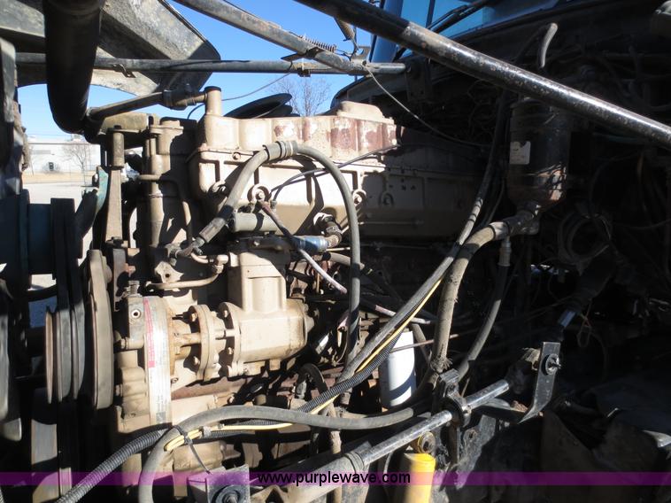 image for item F6563 1982 Ford LTL9000 dump truck