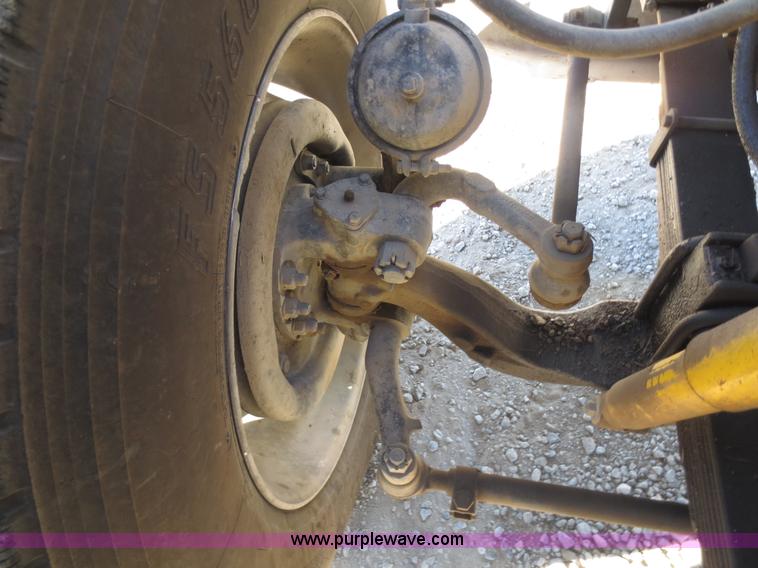 image for item F6563 1982 Ford LTL9000 dump truck