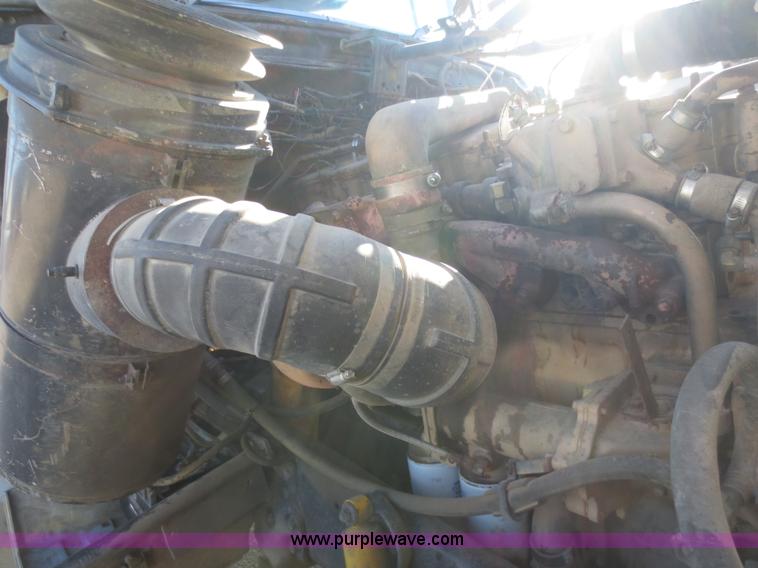 image for item F6563 1982 Ford LTL9000 dump truck