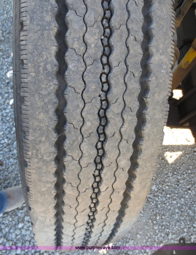 image for item F6563 1982 Ford LTL9000 dump truck