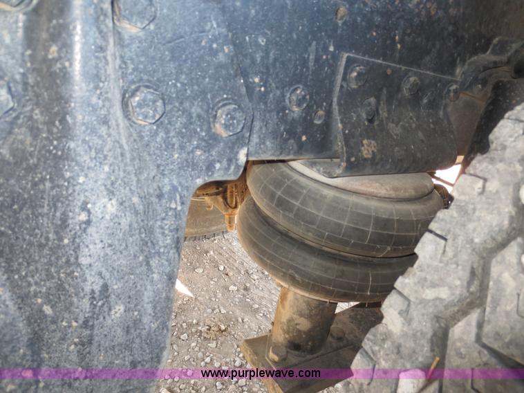 image for item F6563 1982 Ford LTL9000 dump truck