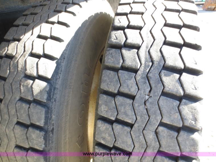 image for item F6563 1982 Ford LTL9000 dump truck