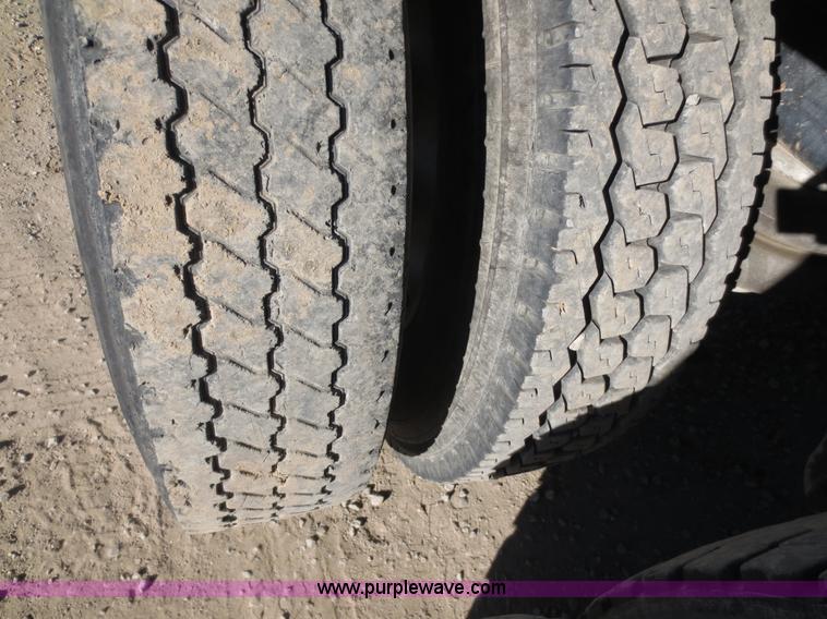 image for item F6563 1982 Ford LTL9000 dump truck