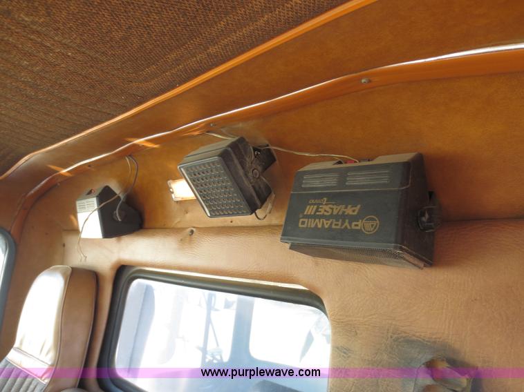 image for item F6563 1982 Ford LTL9000 dump truck