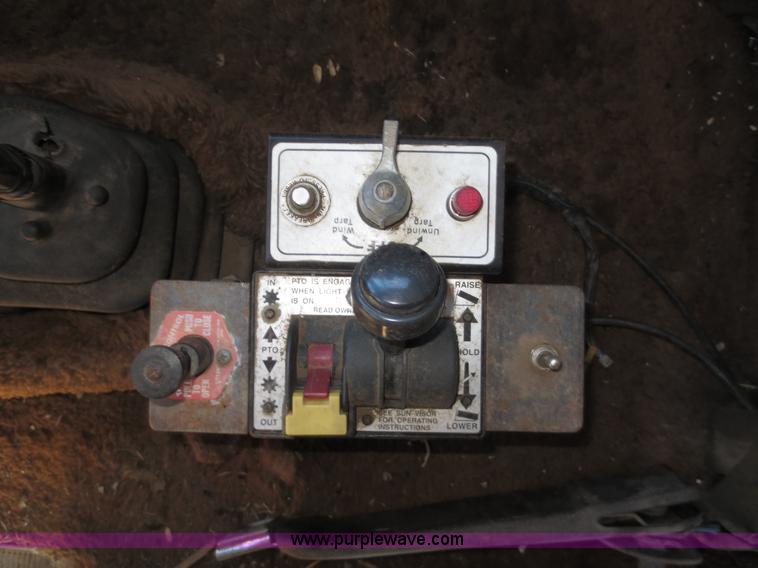 image for item F6563 1982 Ford LTL9000 dump truck