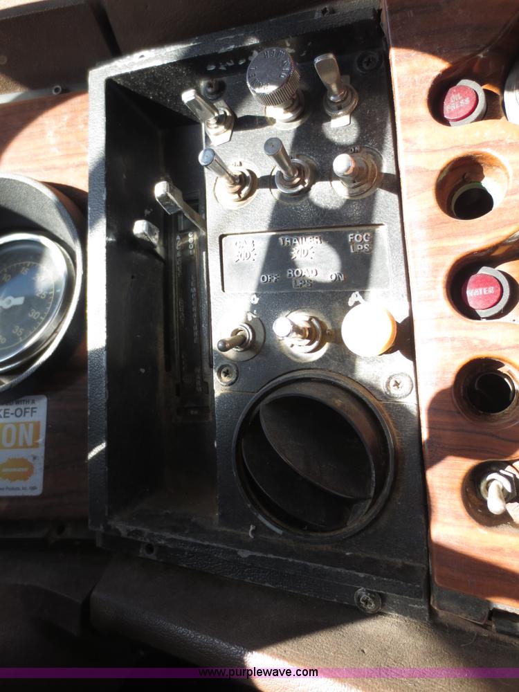 image for item F6563 1982 Ford LTL9000 dump truck