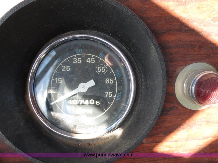 image for item F6563 1982 Ford LTL9000 dump truck