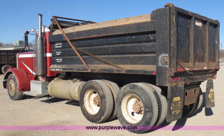 image for item F6564 1986 Peterbilt 359 dump truck