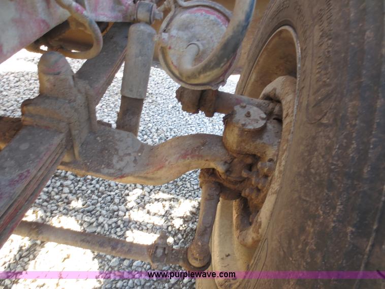 image for item F6564 1986 Peterbilt 359 dump truck