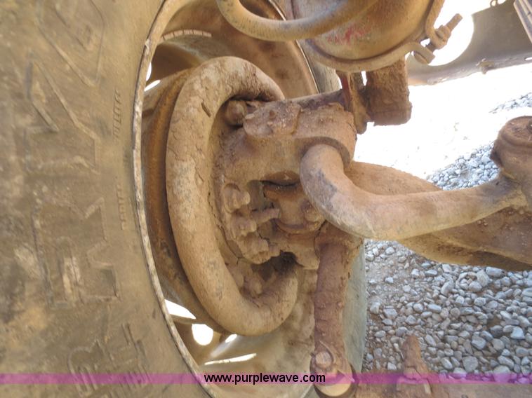 image for item F6564 1986 Peterbilt 359 dump truck