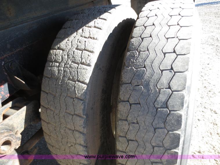 image for item F6564 1986 Peterbilt 359 dump truck