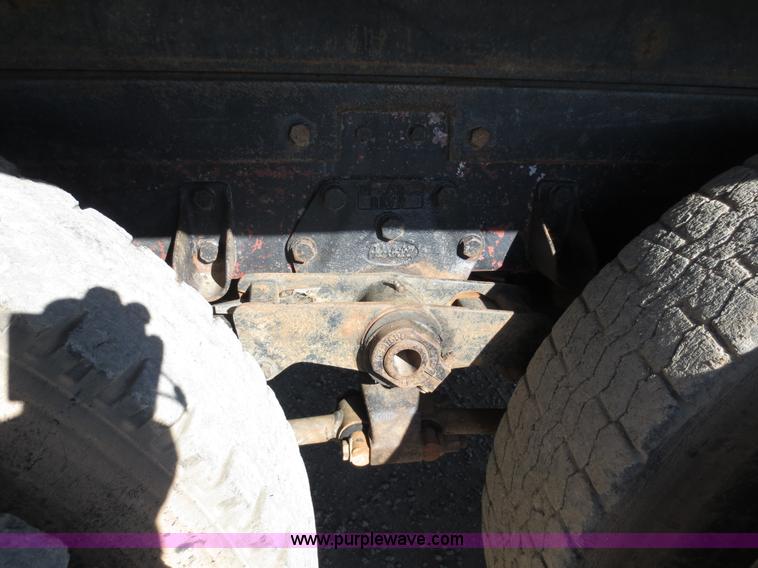 image for item F6564 1986 Peterbilt 359 dump truck