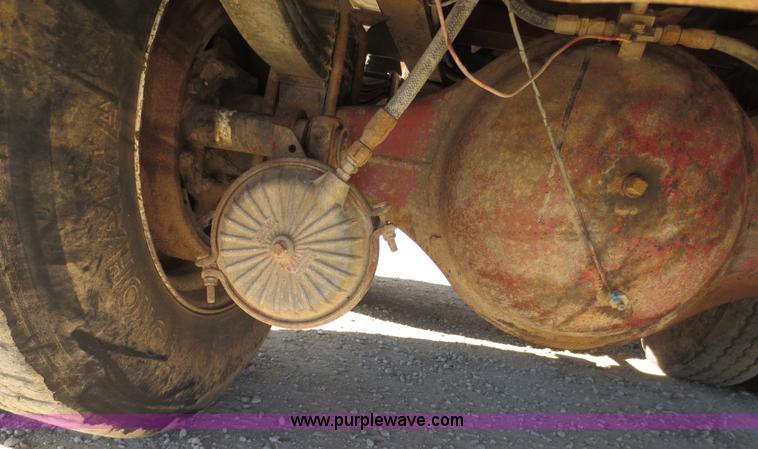 image for item F6564 1986 Peterbilt 359 dump truck