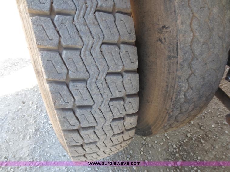 image for item F6564 1986 Peterbilt 359 dump truck