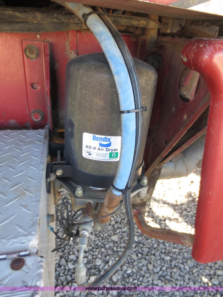 image for item F6564 1986 Peterbilt 359 dump truck