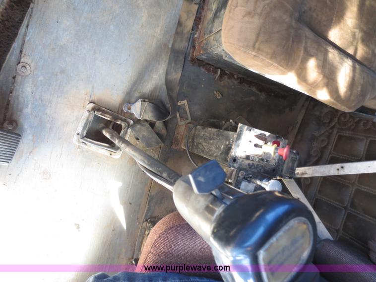 image for item F6564 1986 Peterbilt 359 dump truck