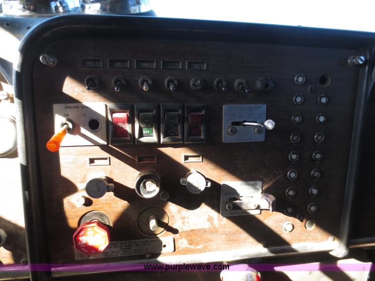 image for item F6564 1986 Peterbilt 359 dump truck