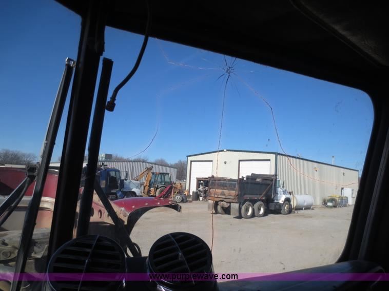 image for item F6564 1986 Peterbilt 359 dump truck