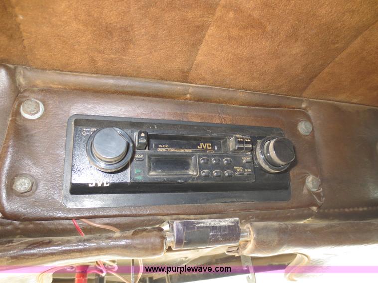 image for item F6564 1986 Peterbilt 359 dump truck