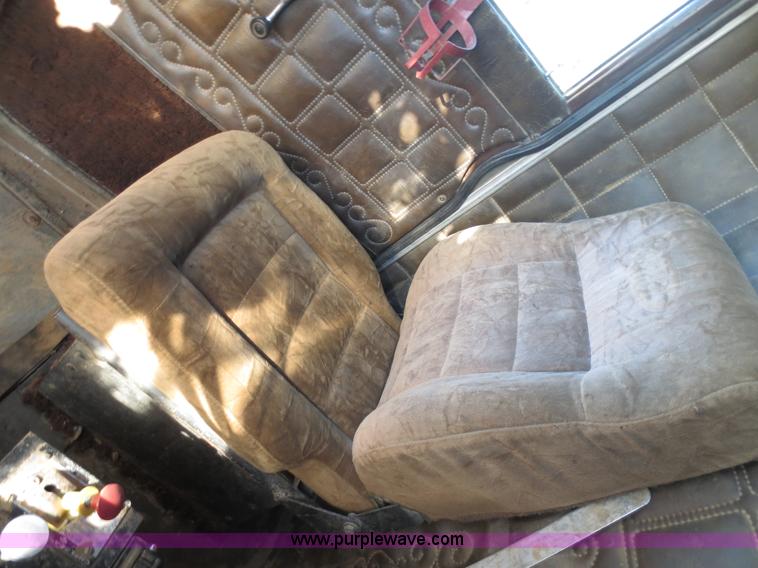 image for item F6564 1986 Peterbilt 359 dump truck