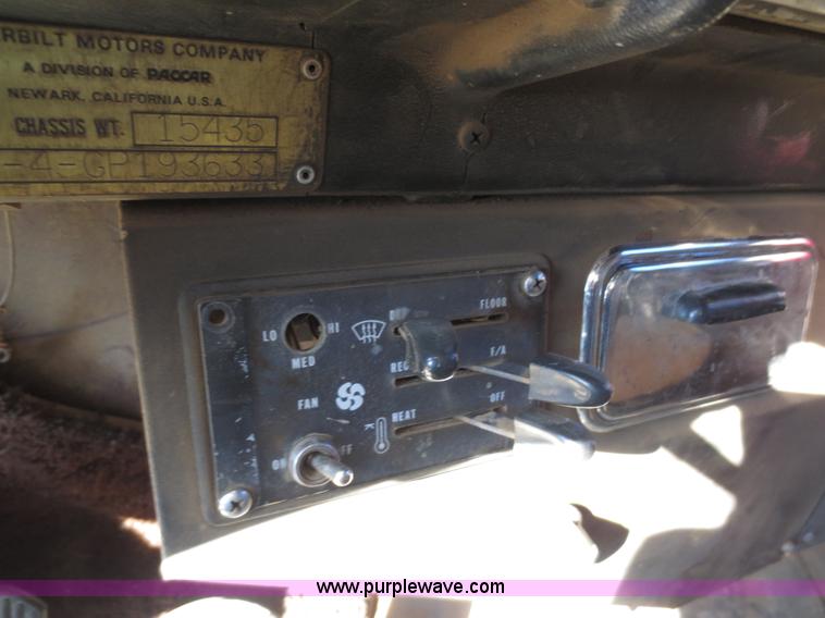 image for item F6564 1986 Peterbilt 359 dump truck