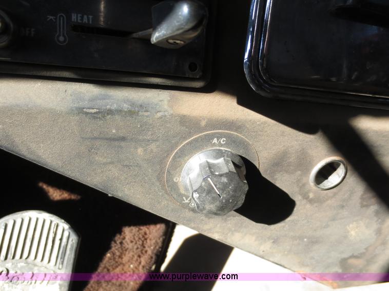 image for item F6564 1986 Peterbilt 359 dump truck