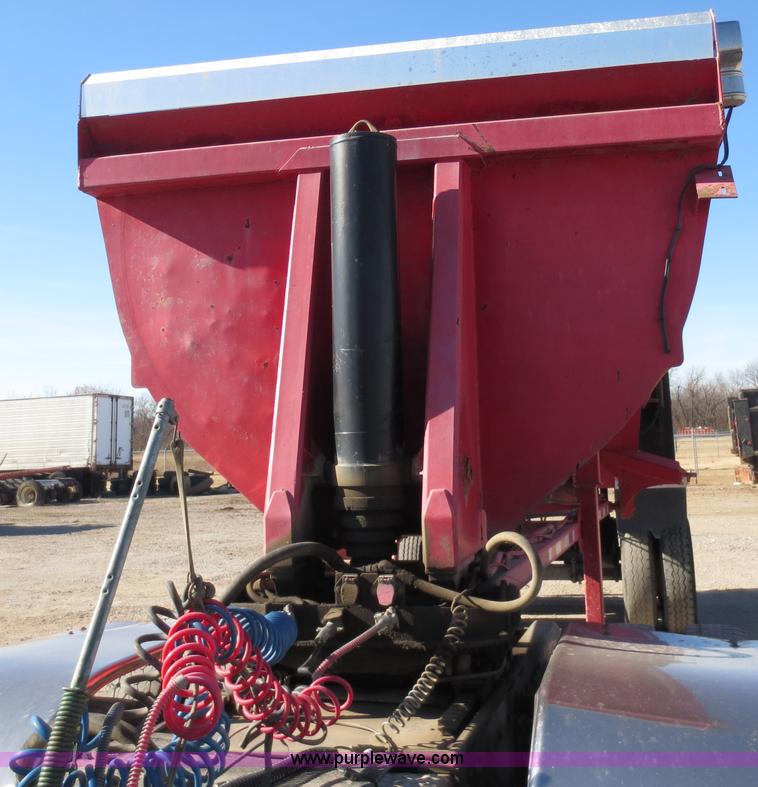 image for item F6565 1993 APE 28' end dump trailer