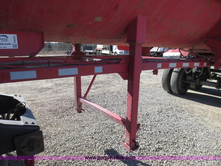 image for item F6565 1993 APE 28' end dump trailer