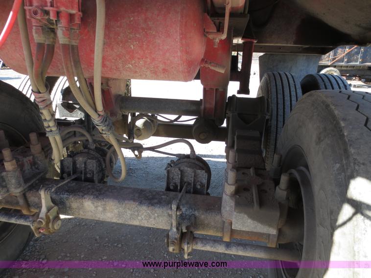 image for item F6565 1993 APE 28' end dump trailer