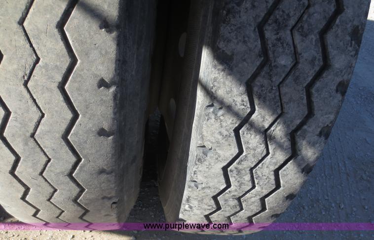 image for item F6565 1993 APE 28' end dump trailer