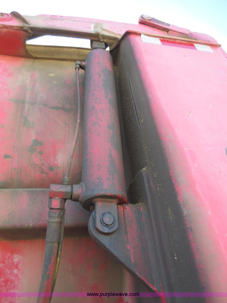 image for item F6565 1993 APE 28' end dump trailer