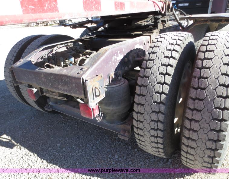 image for item F6566 1990 Peterbilt 378 semi truck