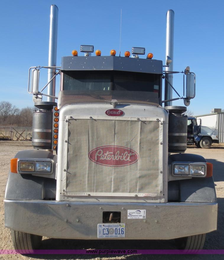 image for item F6566 1990 Peterbilt 378 semi truck