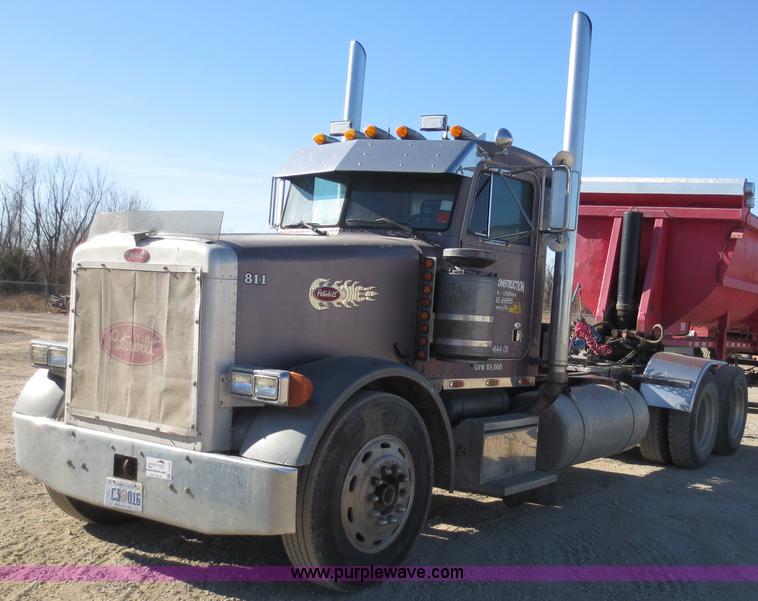 image for item F6566 1990 Peterbilt 378 semi truck