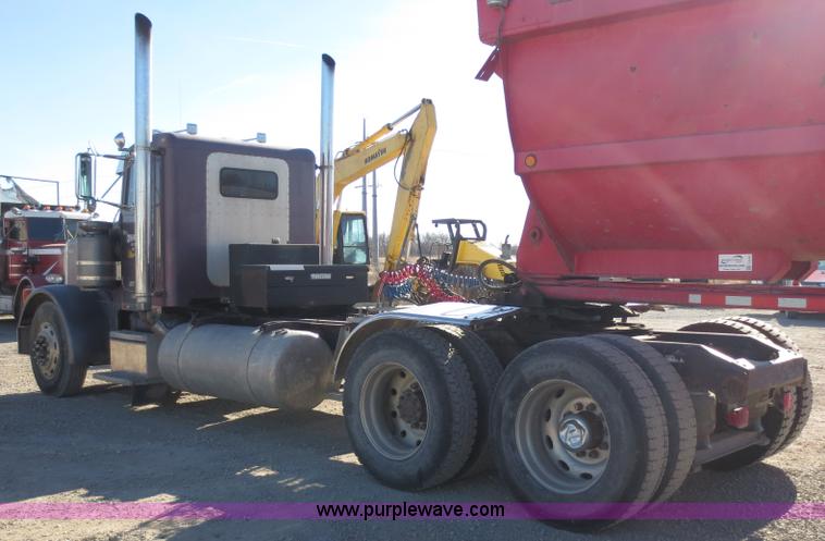 image for item F6566 1990 Peterbilt 378 semi truck